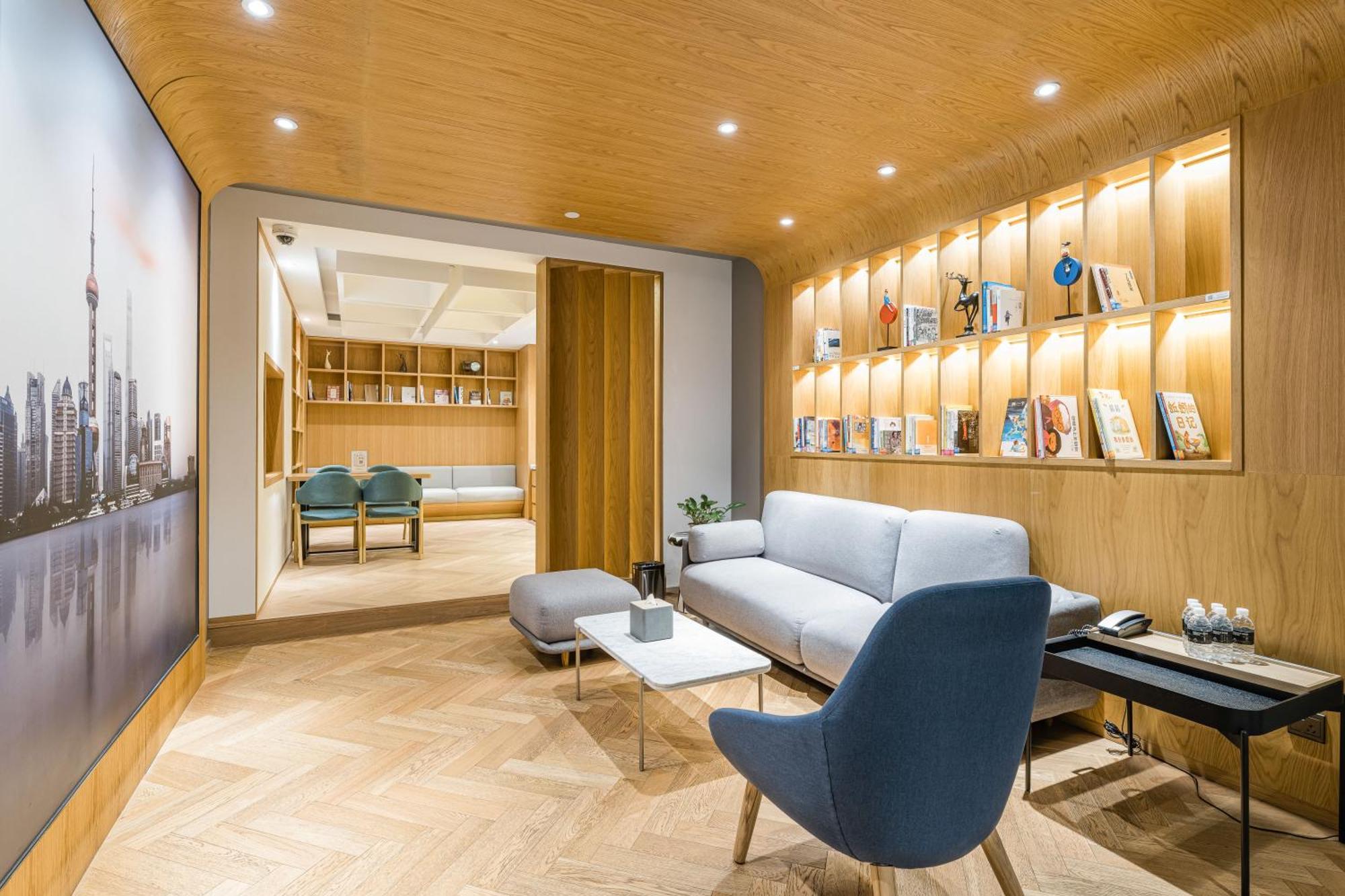 上海虹桥国展北新泾地铁站亚朵酒店 外观 照片