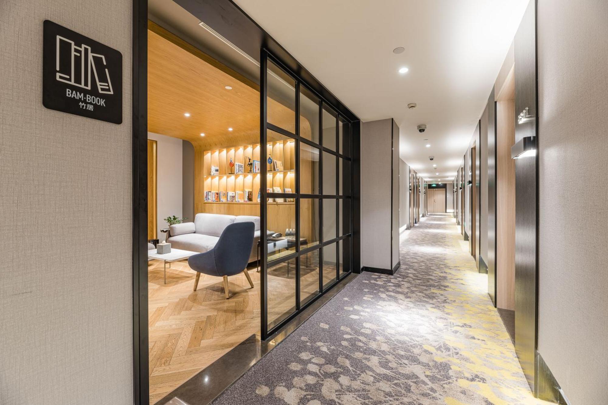 上海虹桥国展北新泾地铁站亚朵酒店 外观 照片
